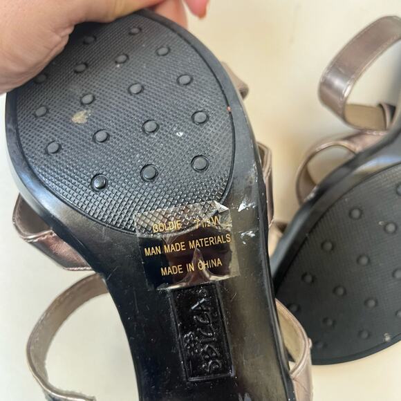 SBICCA of Colifornia Goldie Metallic Strappy Heeled Sandals Size 7.5W Flowers - Picture 12 of 14